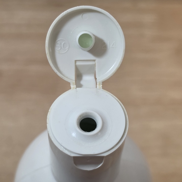 Vintage 1997 White Rain Classic Care Shampoo 15oz - Picture 4 of 5